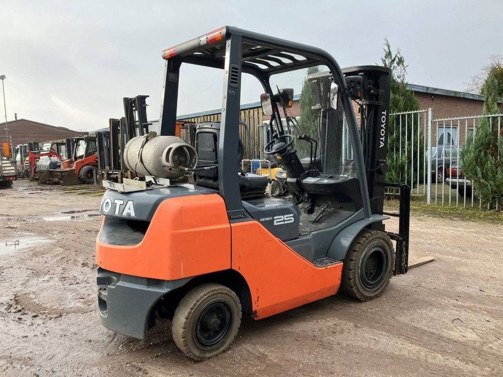 Gabelstapler Toyota 8FG25 Treibgas 2170kg 4,5m 2010