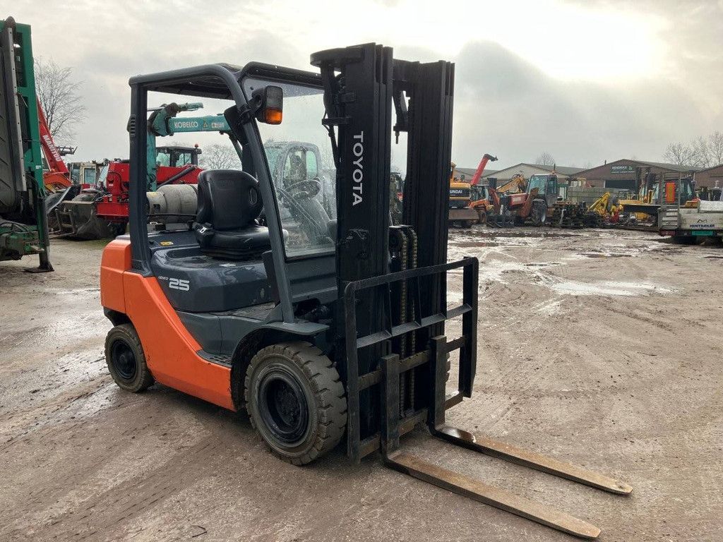 Gabelstapler Toyota 8FG25 Treibgas 2170kg 4,5m 2010