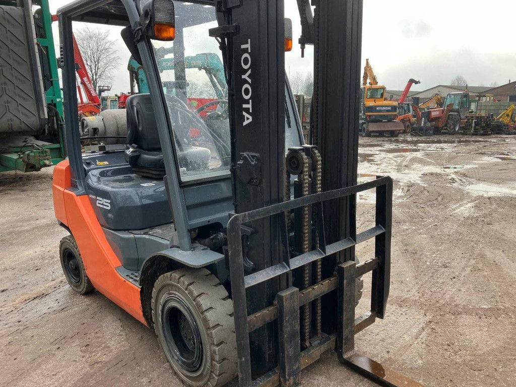 Gabelstapler Toyota 8FG25 Treibgas 2170kg 4,5m 2010