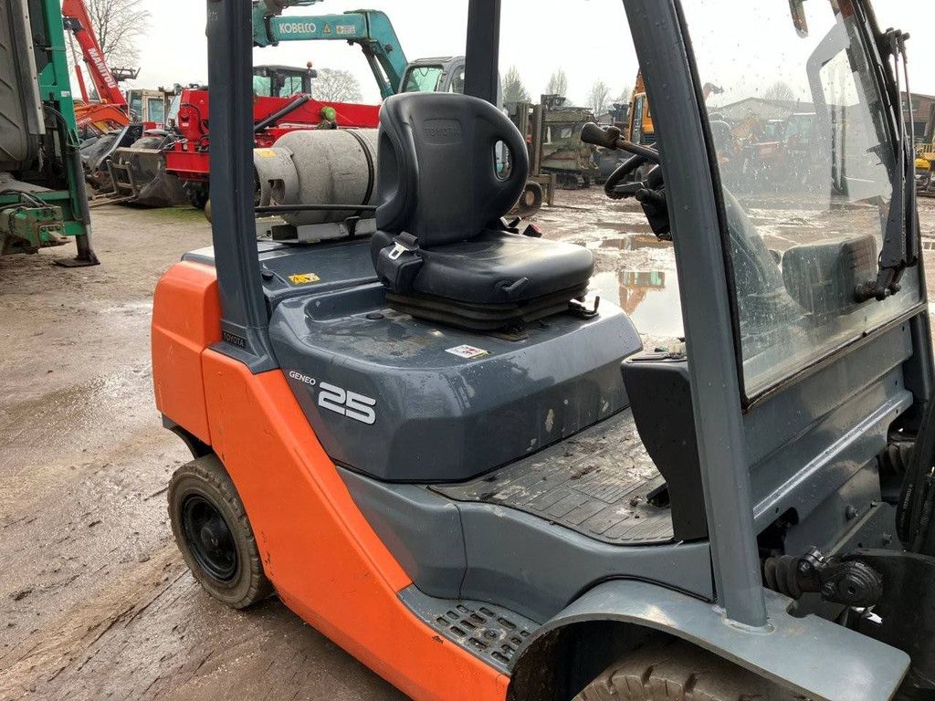 Gabelstapler Toyota 8FG25 Treibgas 2170kg 4,5m 2010
