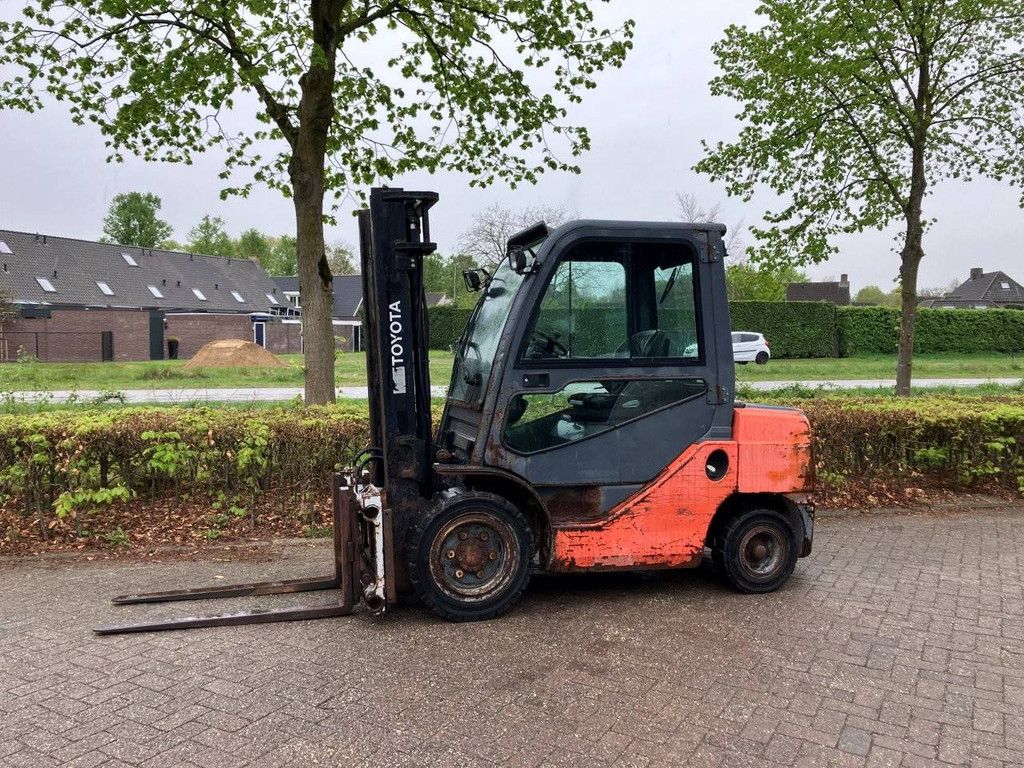 Forklift Toyota 02-8FDF30 Diesel 3000kg 2012