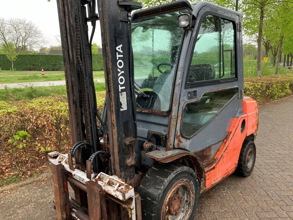 Forklift Toyota 02-8FDF30 Diesel 3000kg 2012