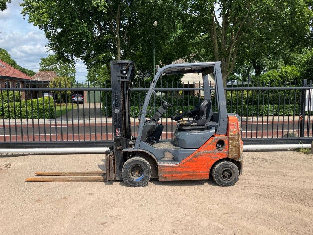 Forklift Toyota 02-8FDKF20 Diesel 2000kg 4.7m 2010