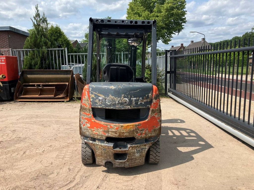 Forklift Toyota 02-8FDKF20 Diesel 2000kg 4.7m 2010