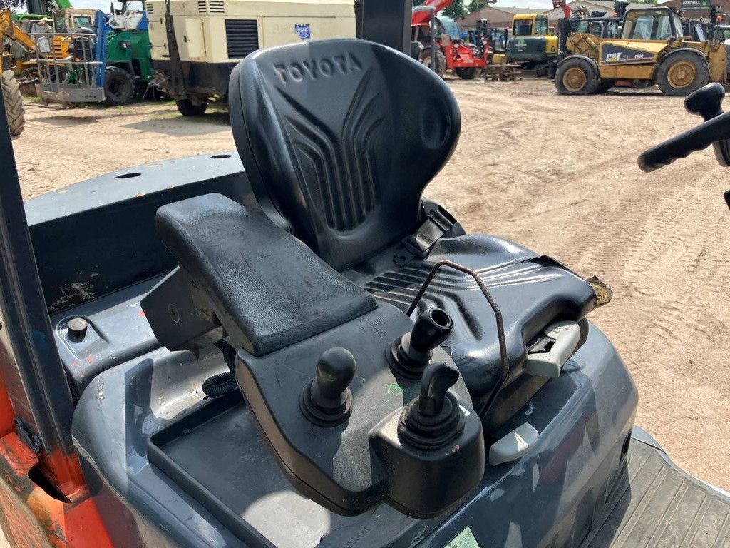 Forklift Toyota 02-8FDKF20 Diesel 2000kg 4.7m 2010