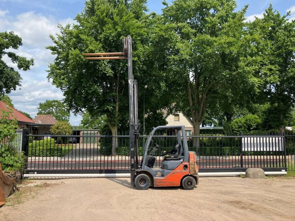 Forklift Toyota 02-8FDKF20 Diesel 2000kg 4.7m 2010