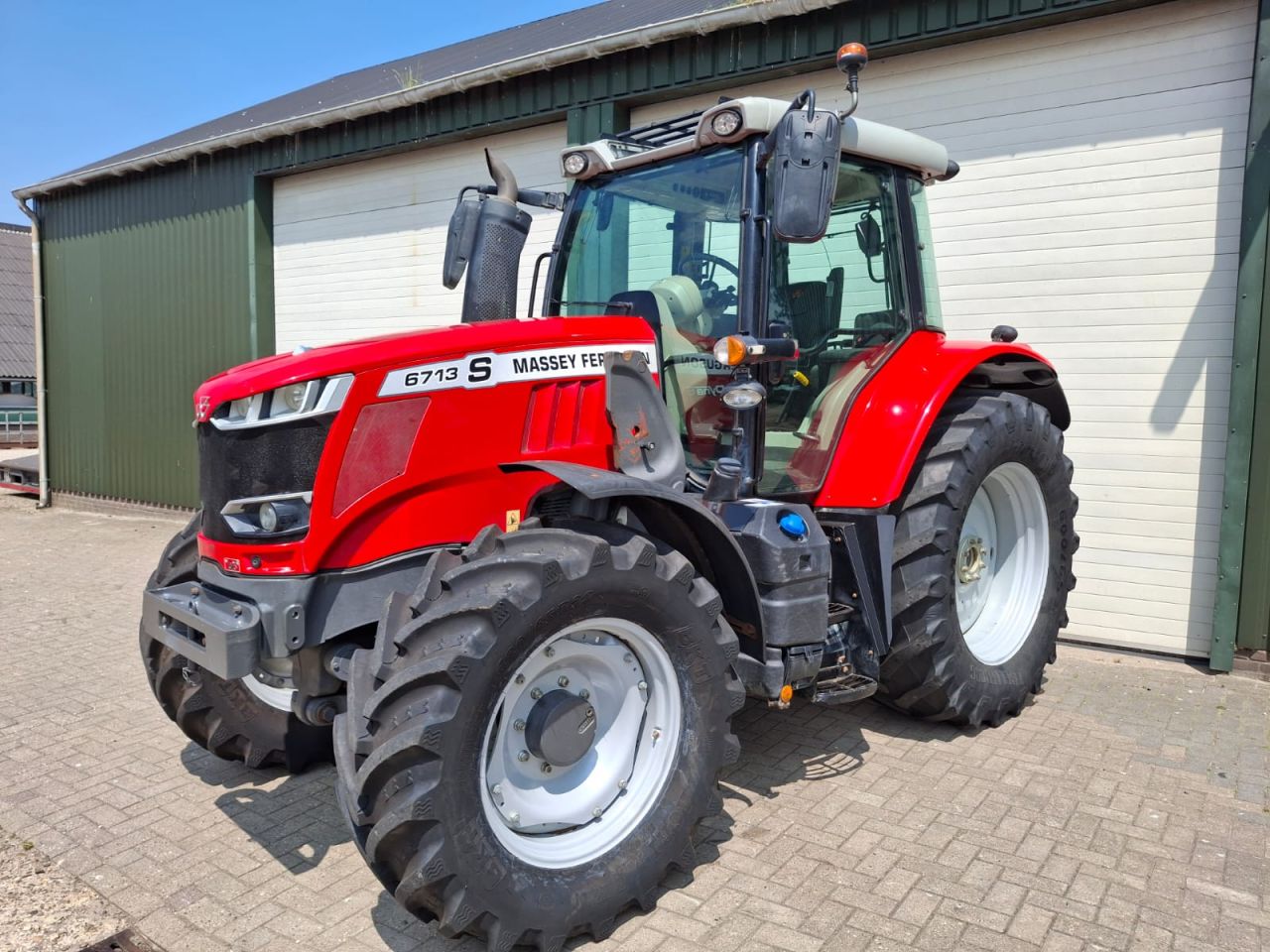 Massey Ferguson 6713S
