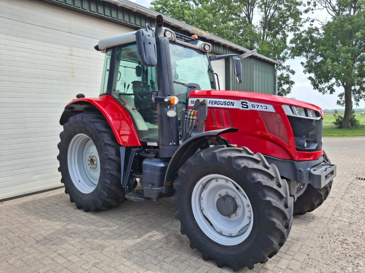 Massey Ferguson 6713S