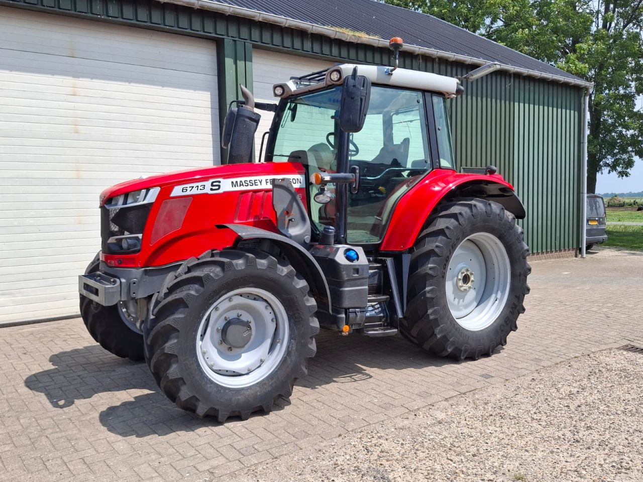 Massey Ferguson 6713S