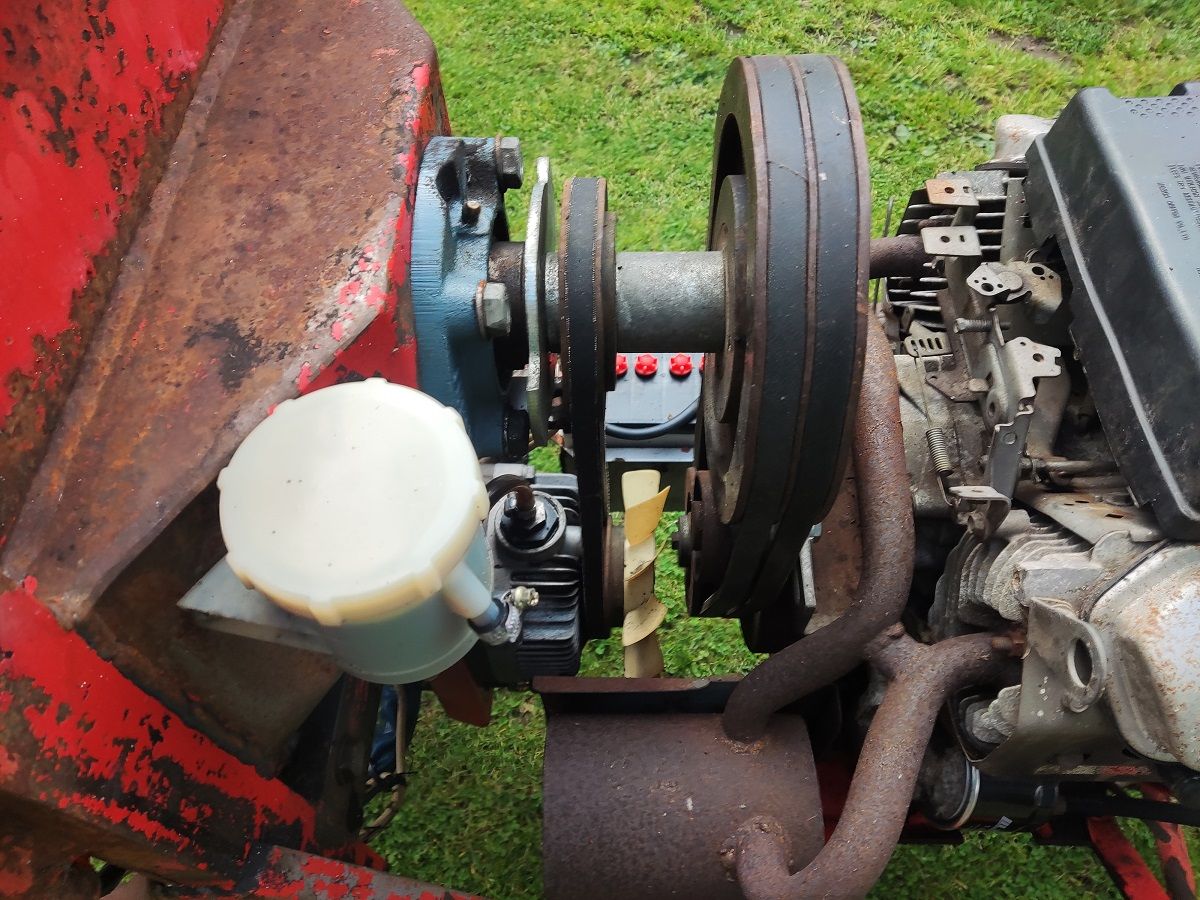 ECHO hakselaar (type GHX-CH1000, Honda V-Twin, 11 cm.)