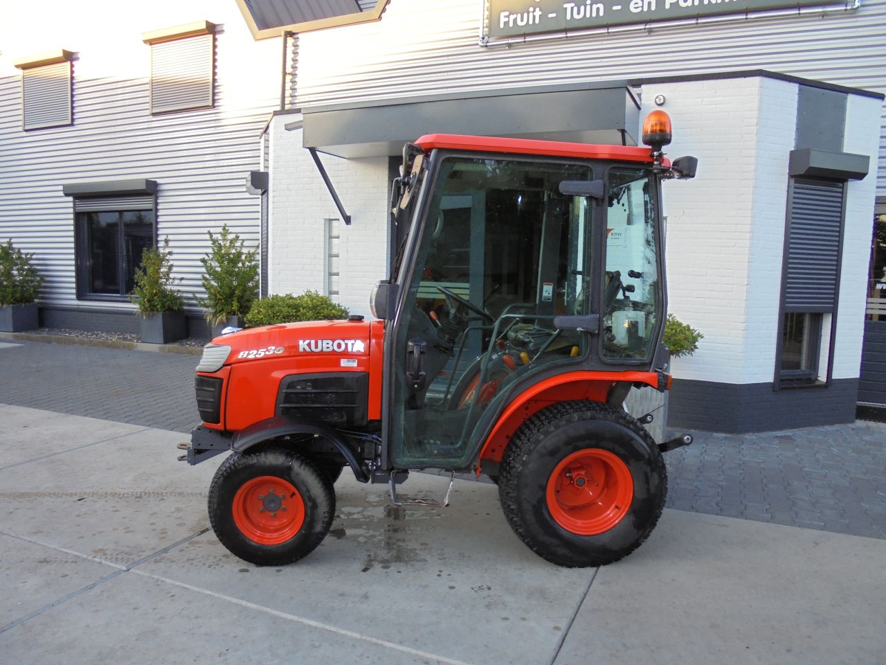 Kubota B2530,airco/bi speed