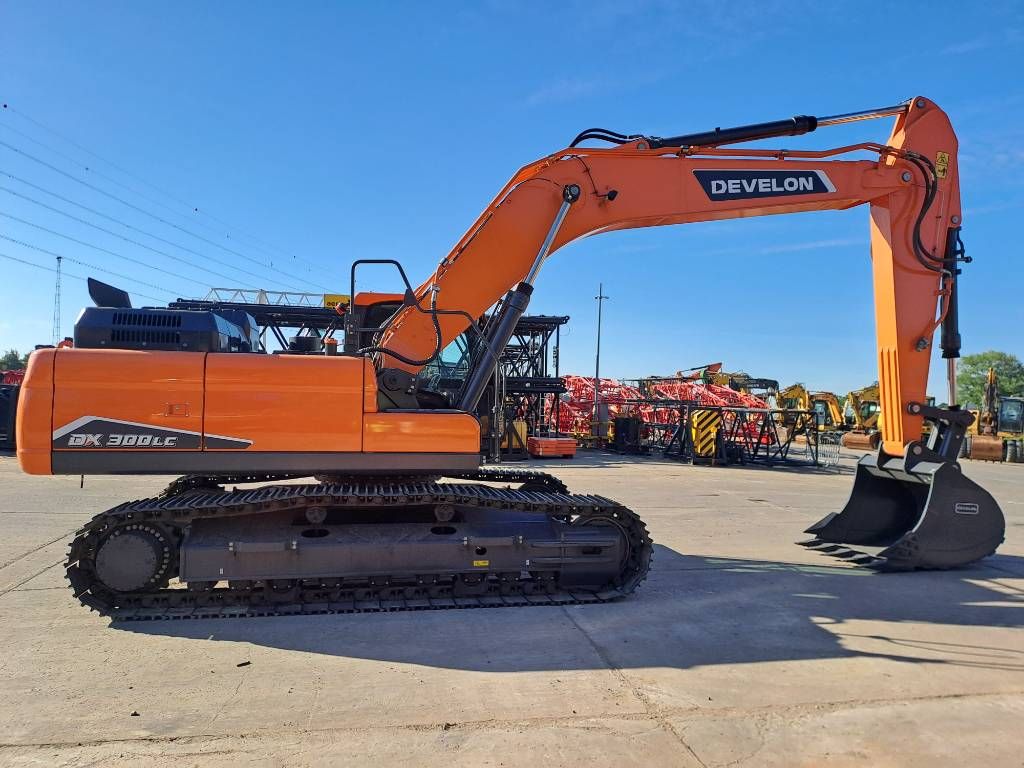 Develon DX 300 LC-7LC-7M (4 Pieces available)