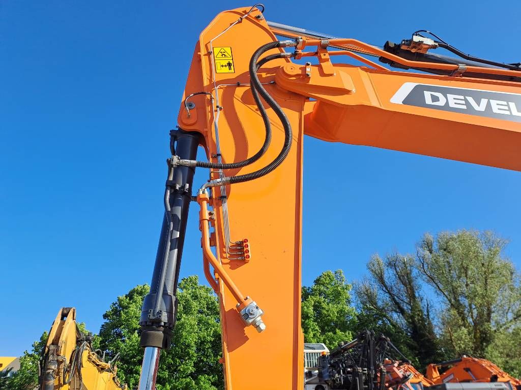 Develon DX 300 LC-7LC-7M (4 Pieces available)