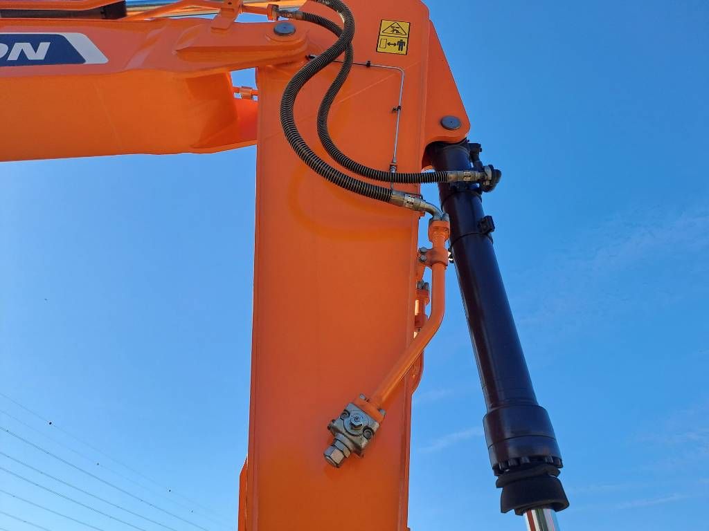 Develon DX 300 LC-7LC-7M (4 Pieces available)