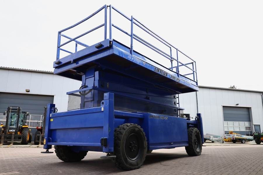 Liftlux SL210-25 D4WD S/P Diesel, Hydraulic Deck Extension