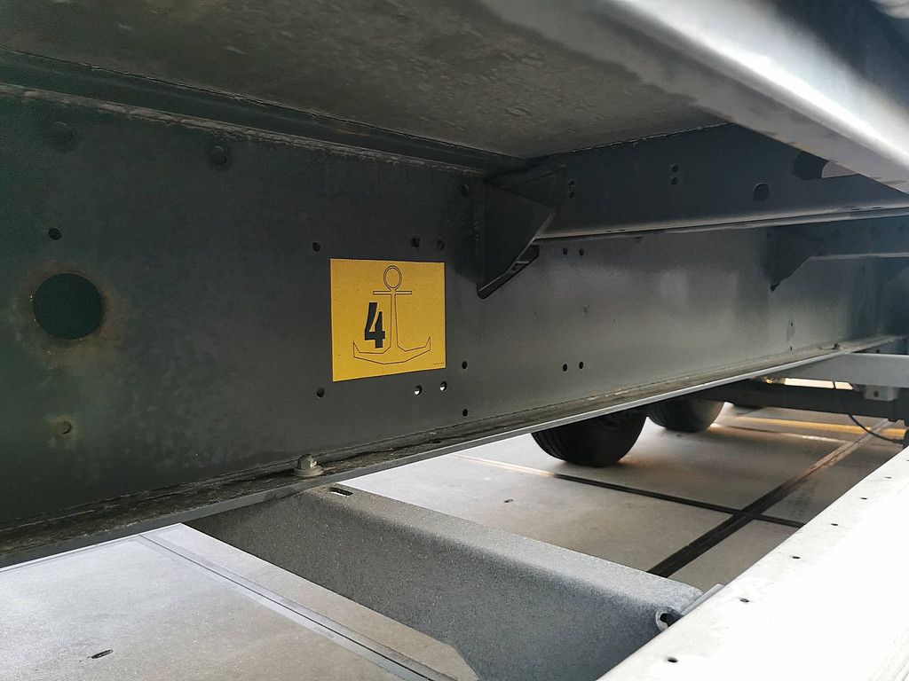 KRONE SDP 02 bär 2 tons taillift