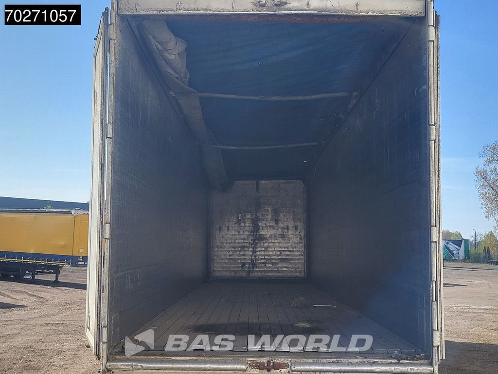 Carnehl CSS/AL 3 axles 92m3 Lift Axle Door in headboard