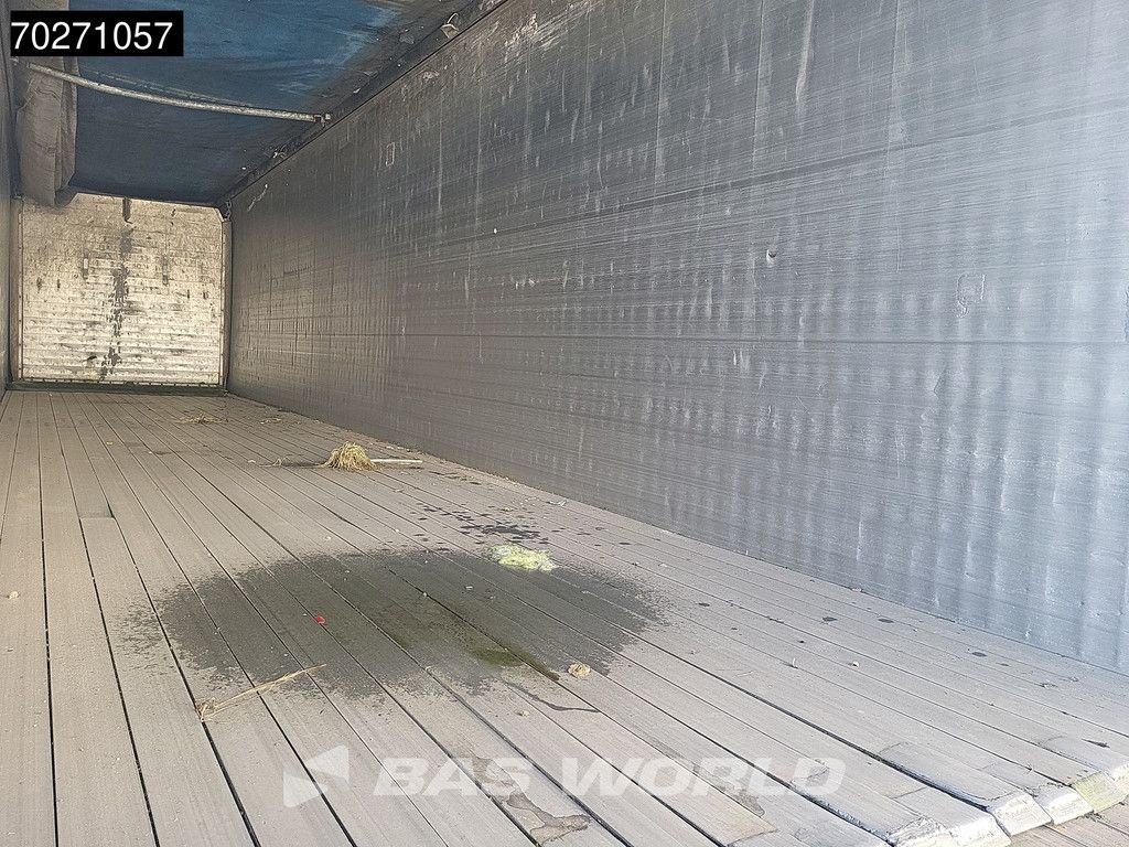 Carnehl CSS/AL 3 axles 92m3 Lift Axle Door in headboard