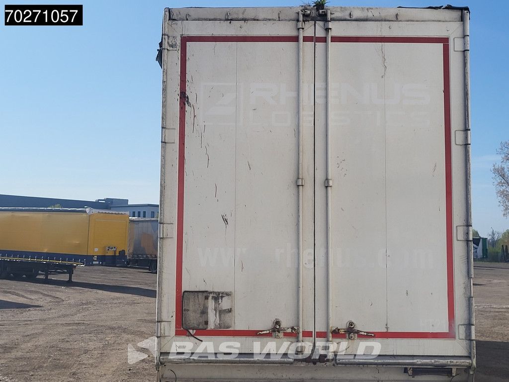 Carnehl CSS/AL 3 axles 92m3 Lift Axle Door in headboard