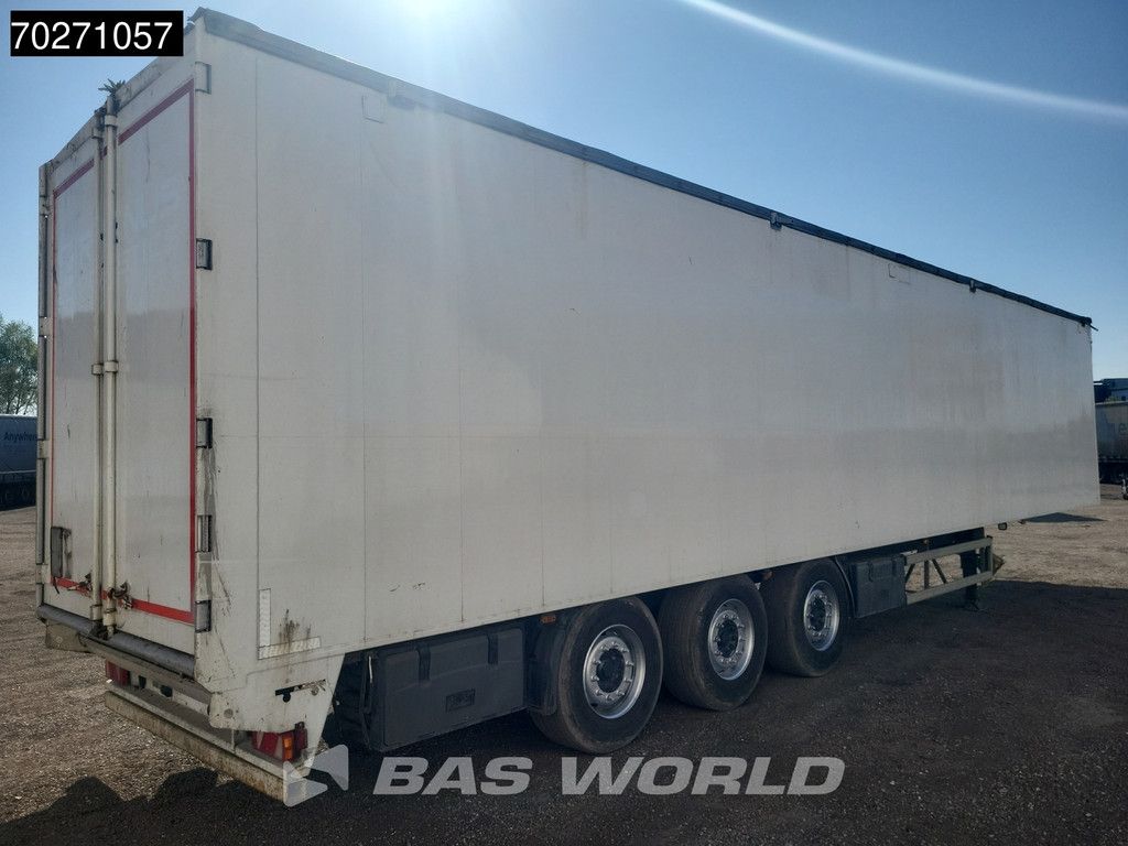 Carnehl CSS/AL 3 axles 92m3 Lift Axle Door in headboard