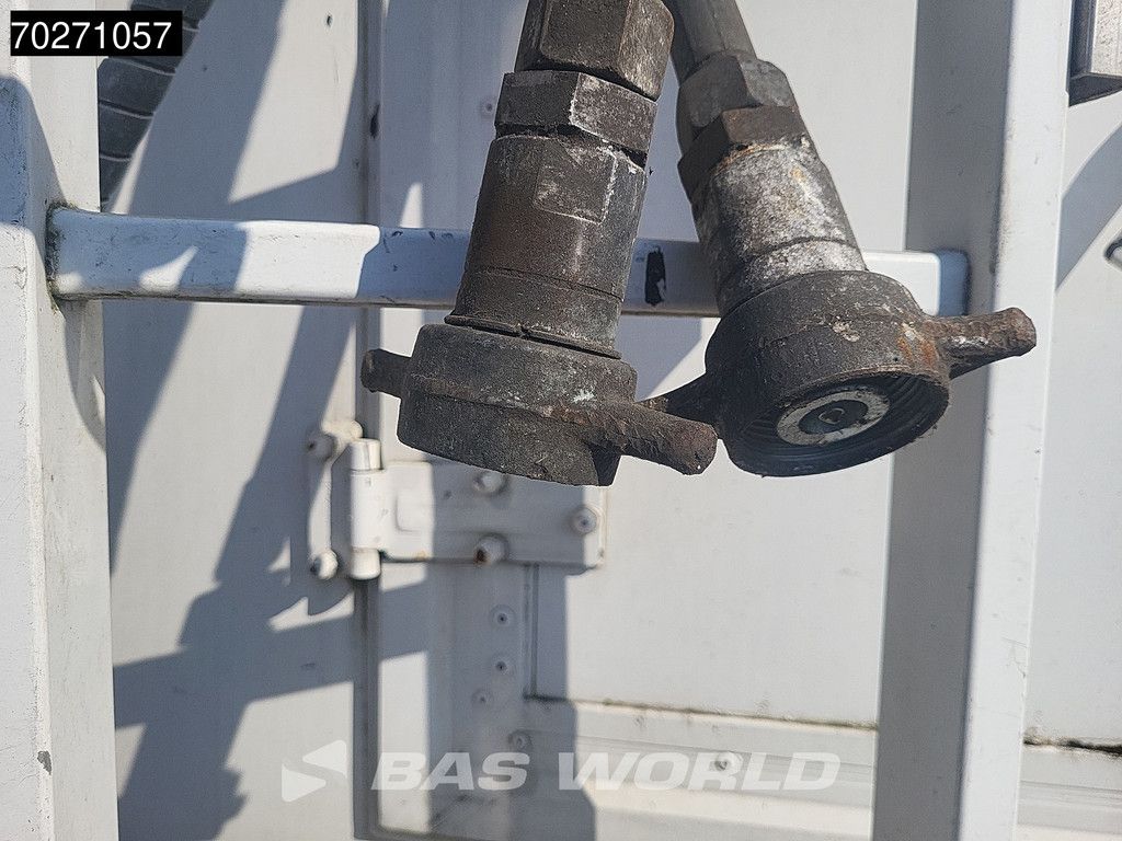 Carnehl CSS/AL 3 axles 92m3 Lift Axle Door in headboard