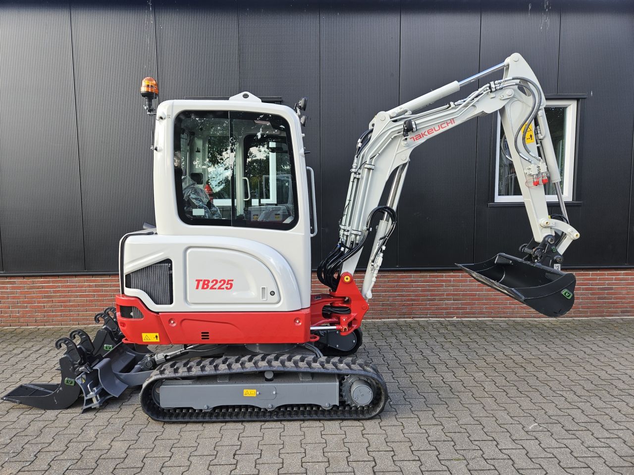 Takeuchi TB225 Extra - Nieuw