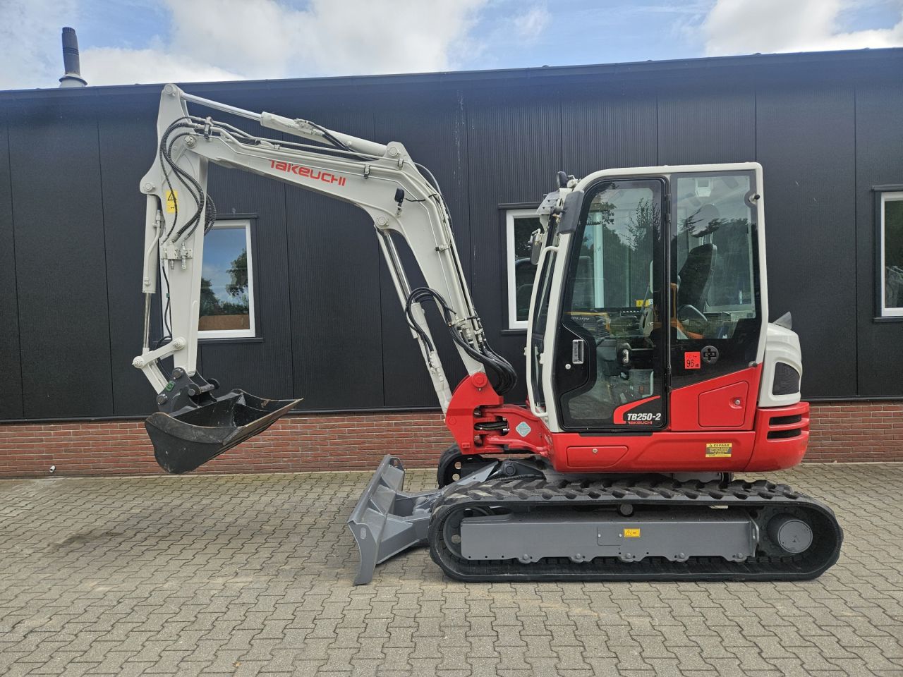Takeuchi TB250-2 Stage V / 3000 uur