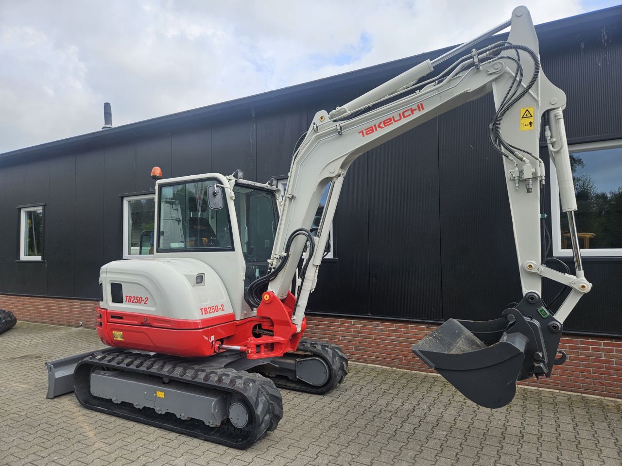 Takeuchi TB250-2 Stage V / 3000 uur