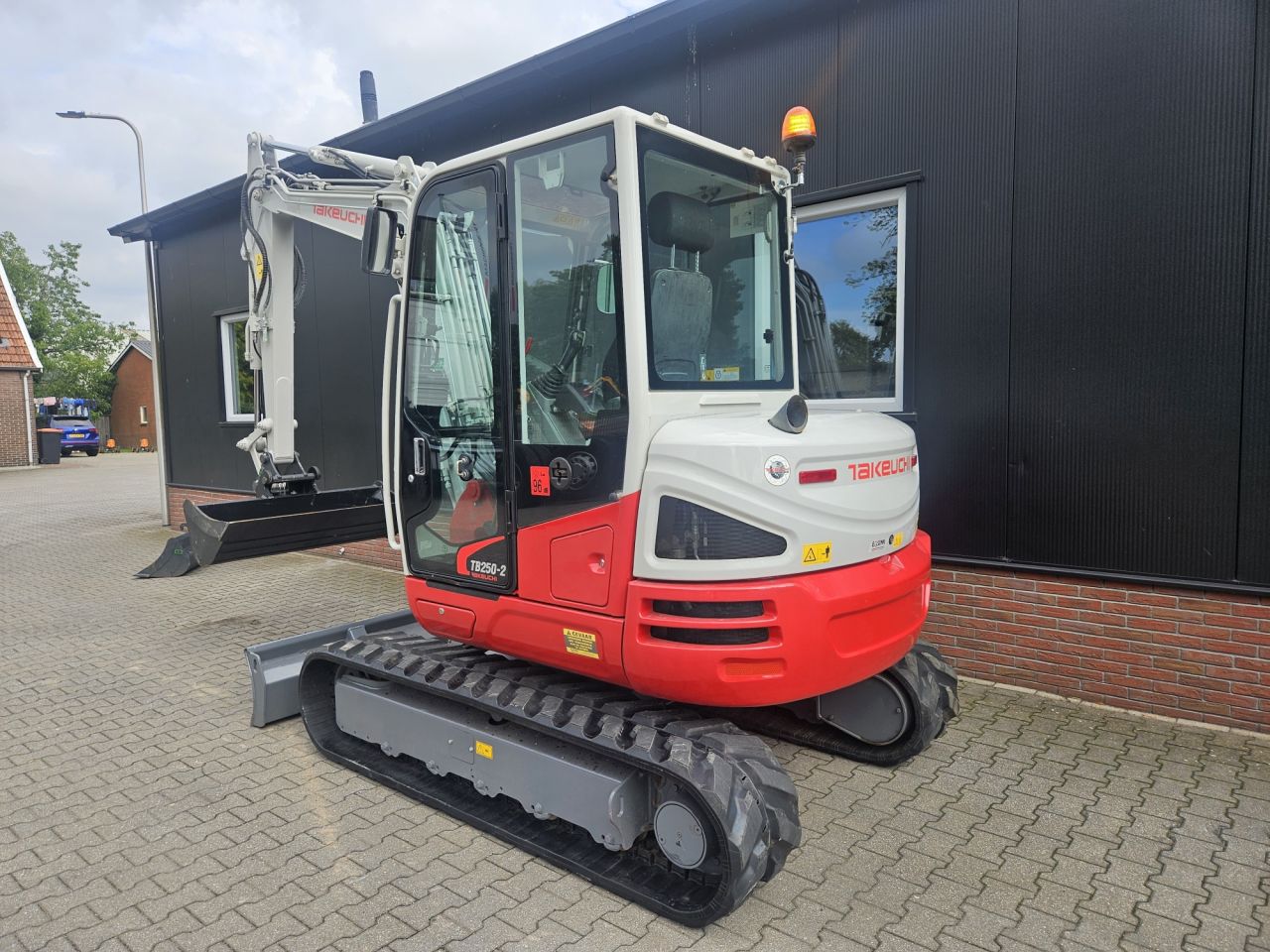 Takeuchi TB250-2 Stage V / 3000 uur