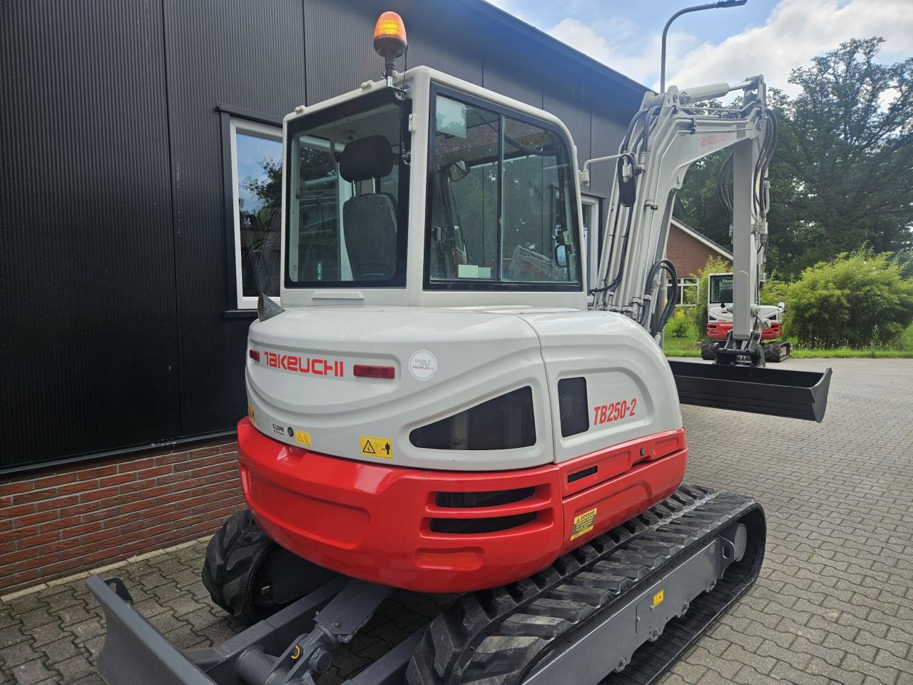 Takeuchi TB250-2 Stage V / 3000 uur