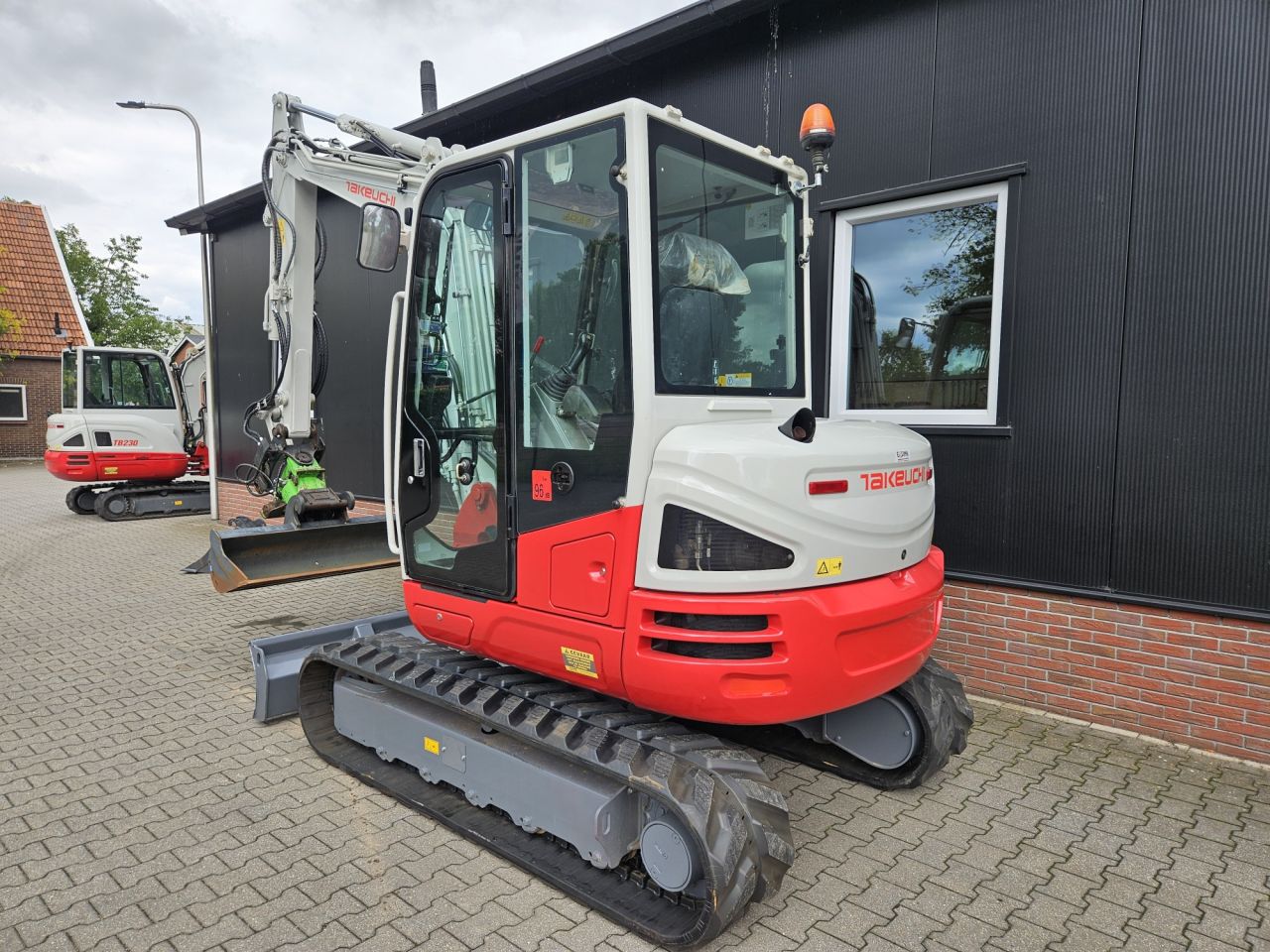 Takeuchi TB250-2 Stage V- 2600 uur