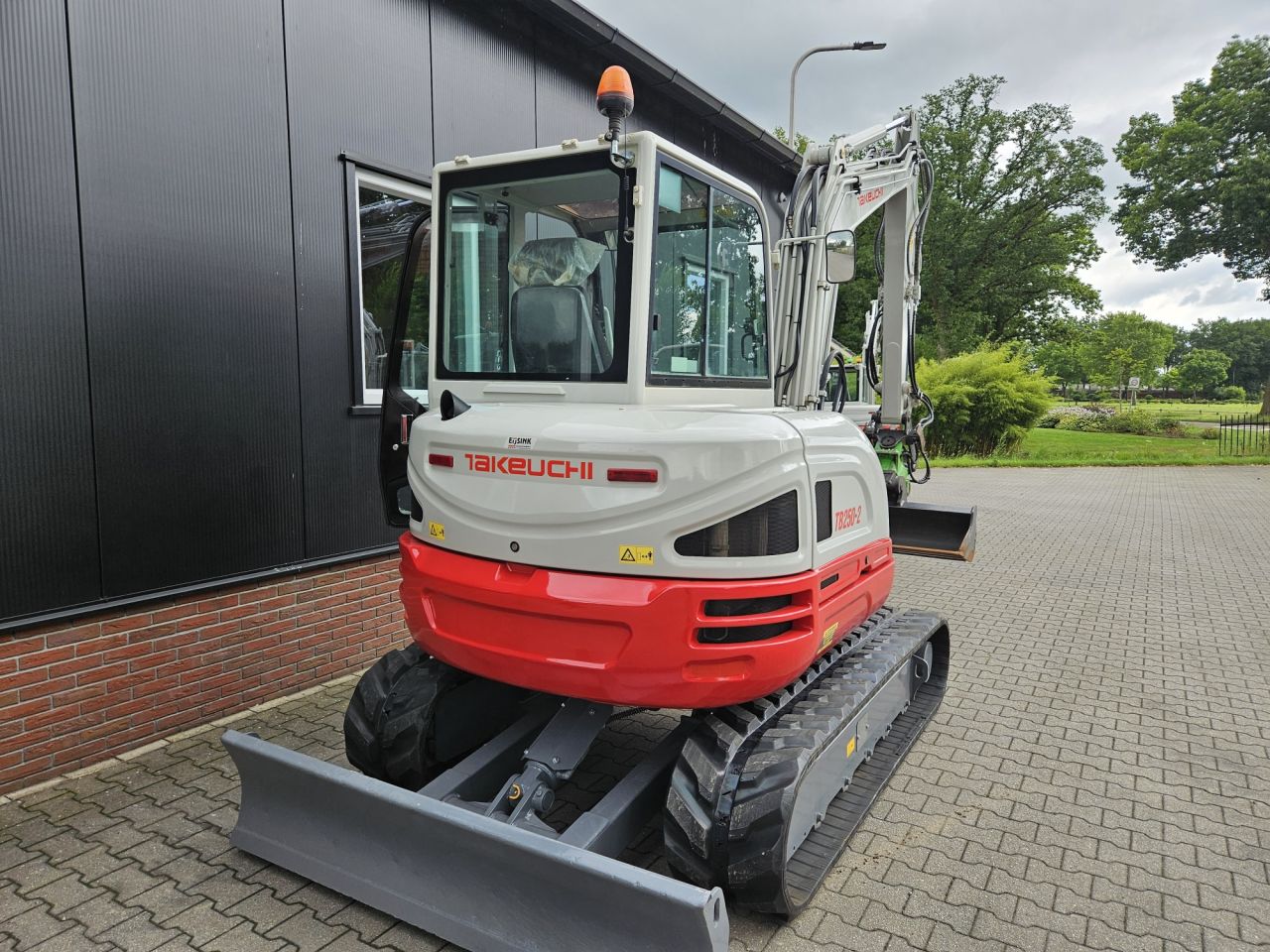 Takeuchi TB250-2 Stage V- 2600 uur