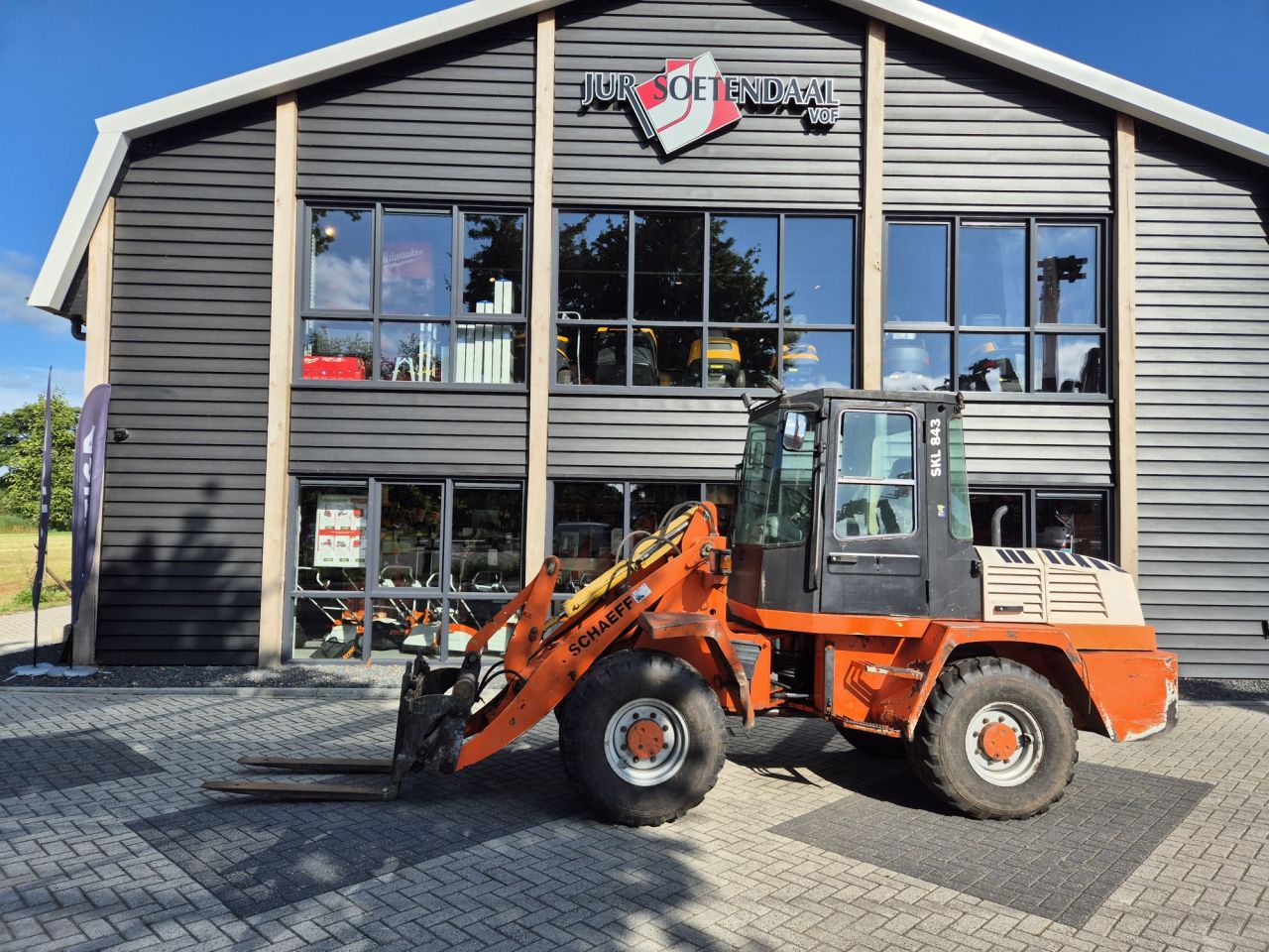 Gebruikte Schaeff SKL843 shovel met cabine