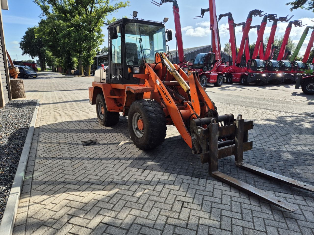 Gebruikte Schaeff SKL843 shovel met cabine