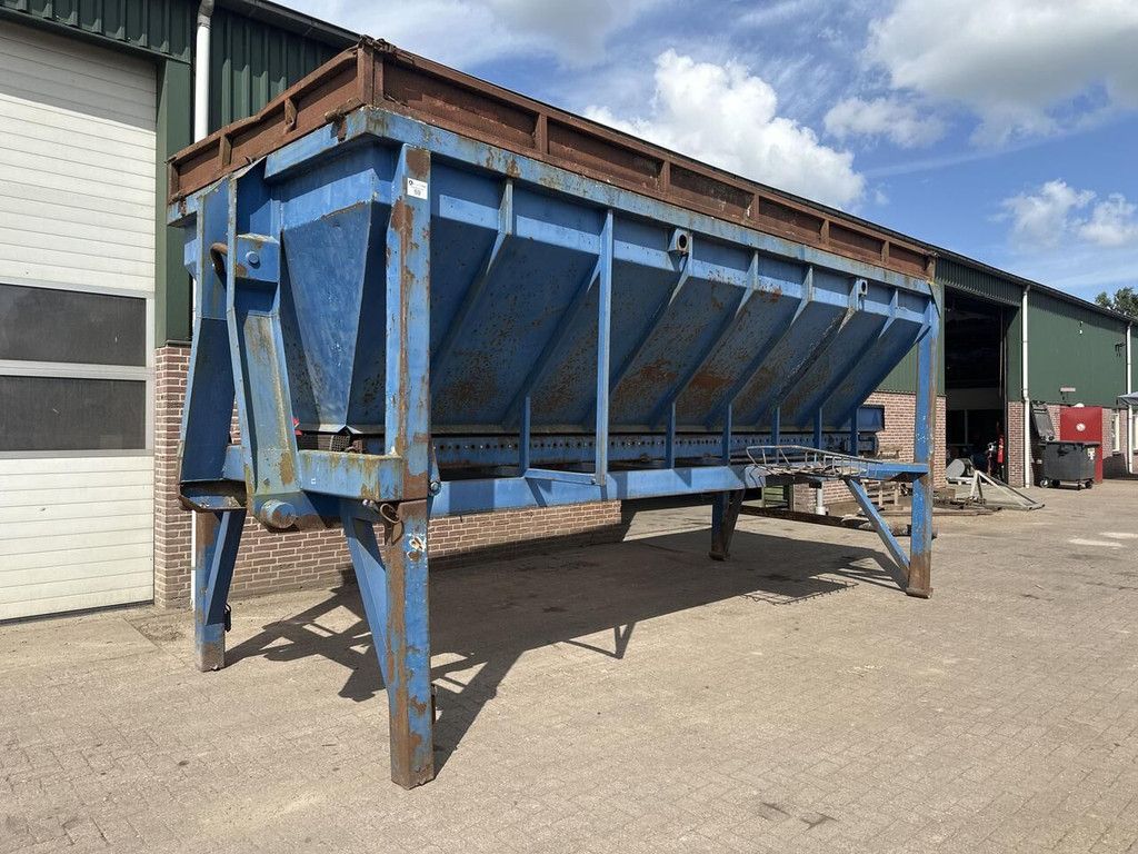 Bunker container met lopende band - Gebruikt