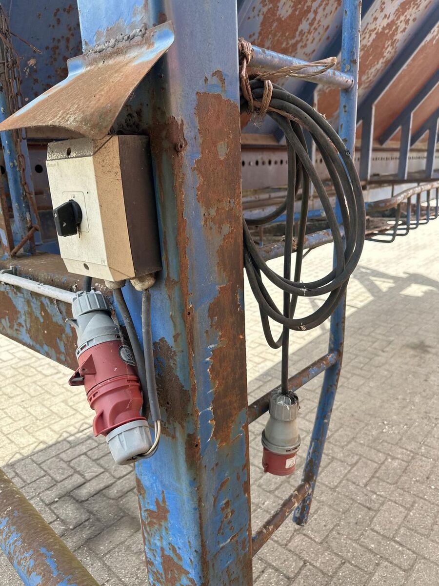 Bunker container met lopende band - Gebruikt