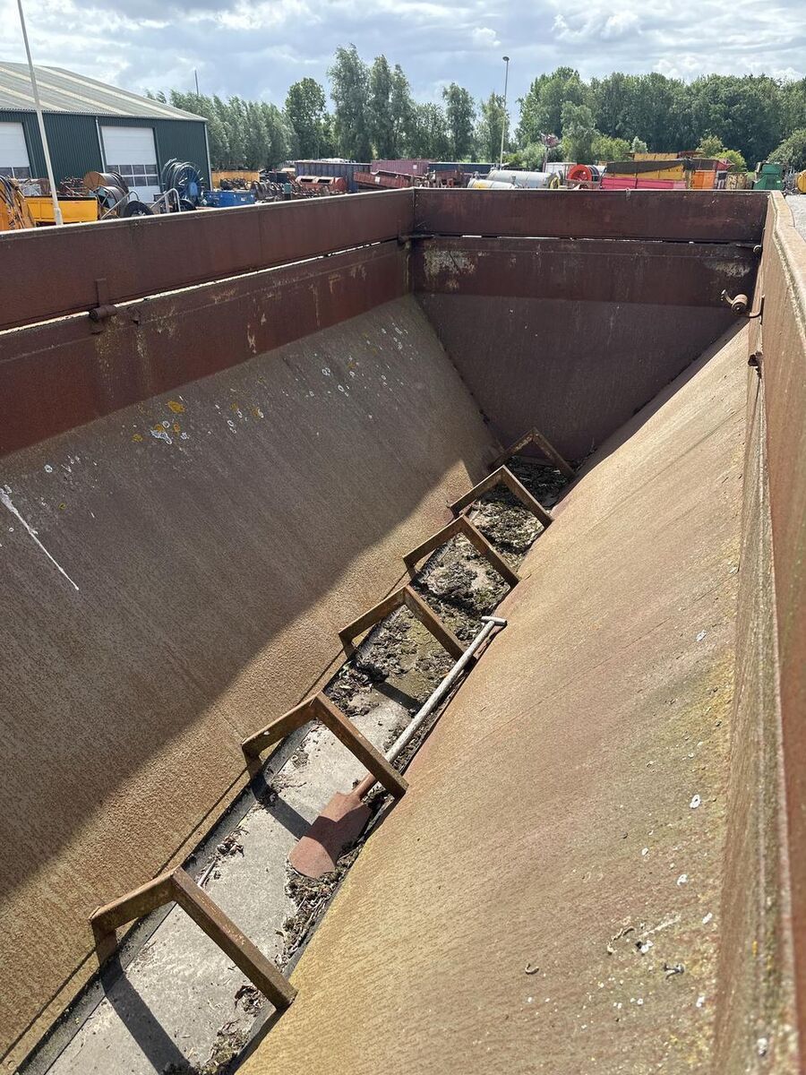 Bunker container met lopende band - Gebruikt