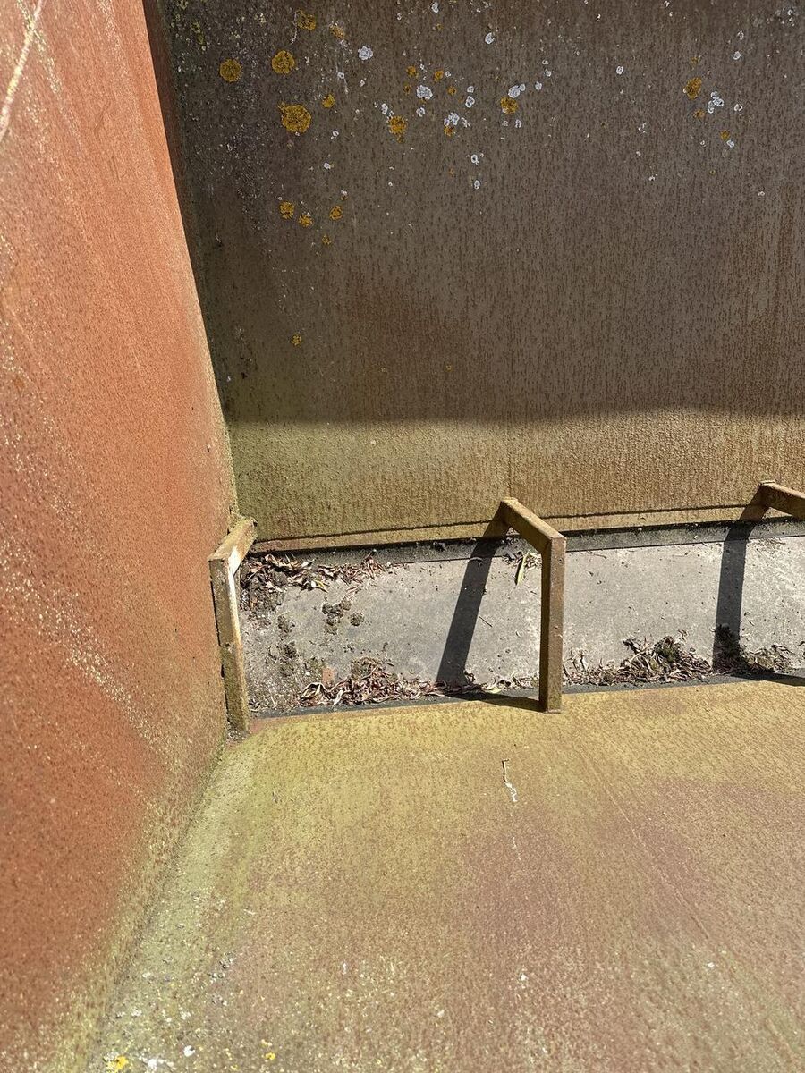 Bunker container met lopende band - Gebruikt