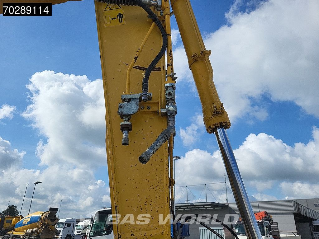 Komatsu HB215 LC -2