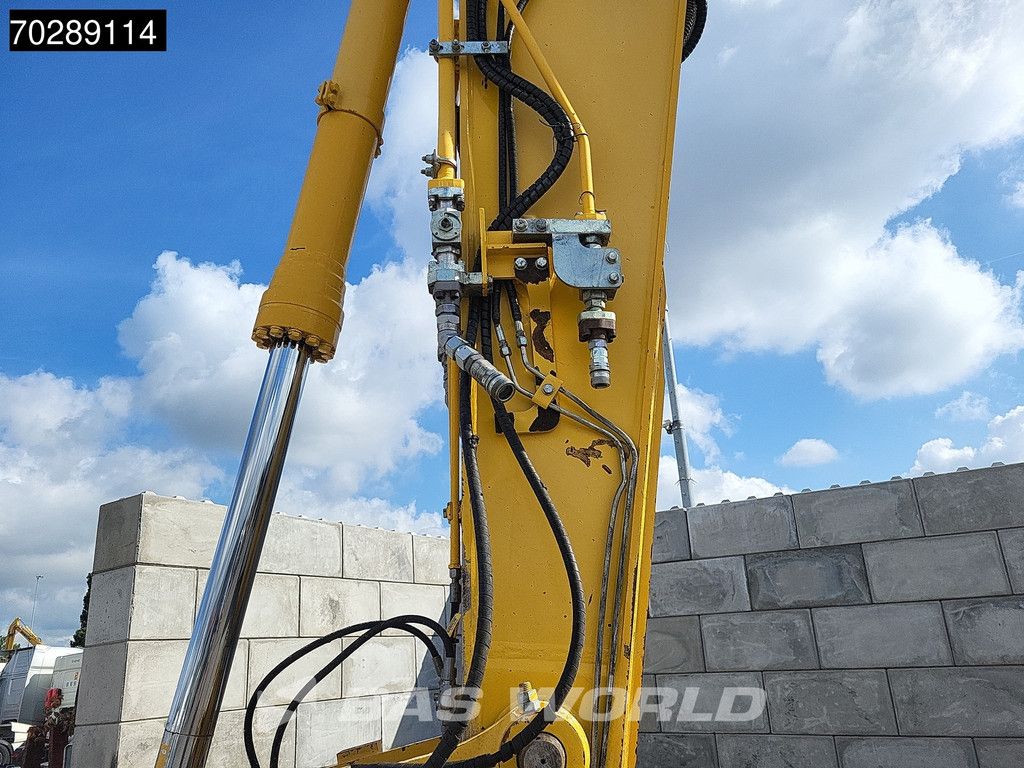 Komatsu HB215 LC -2
