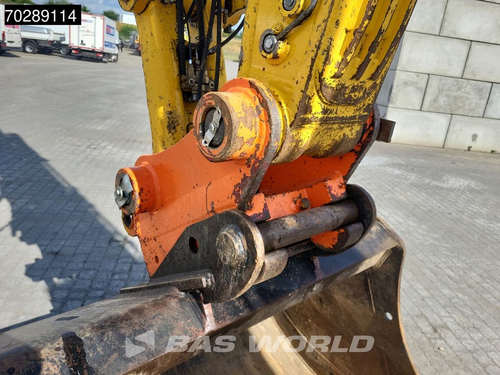 Komatsu HB215 LC -2