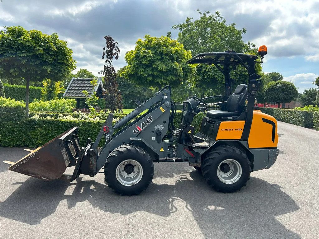 Giant V452T HD
