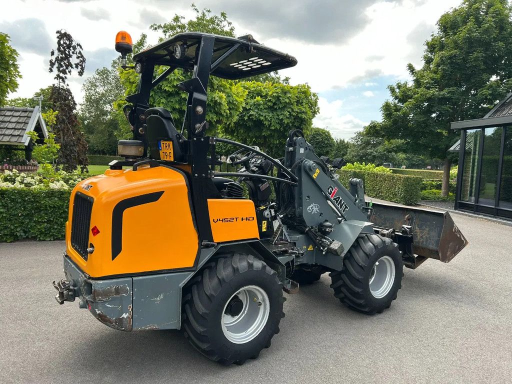 Giant V452T HD