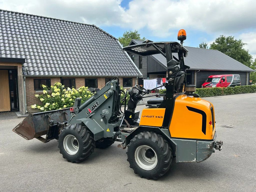 Giant V452T HD