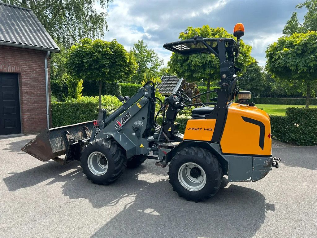 Giant V452T HD
