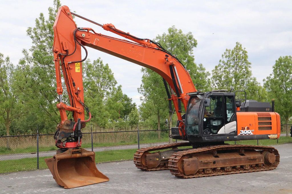 Hitachi ZX300 LC-6 | ROTOTILT | BUCKET | GPS