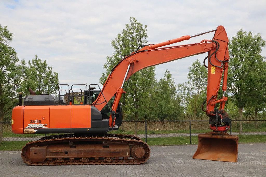 Hitachi ZX300 LC-6 | ROTOTILT | BUCKET | GPS