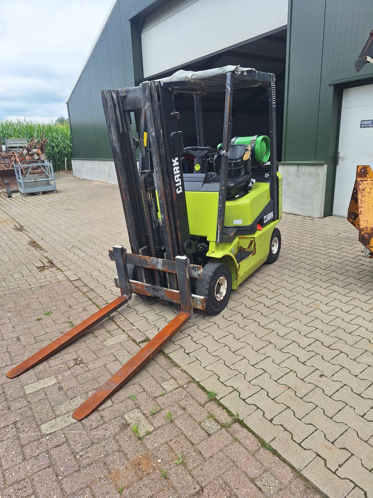 Te koop Clark Heftruck CGP 16 Triplexmast freelift op LPG 1998