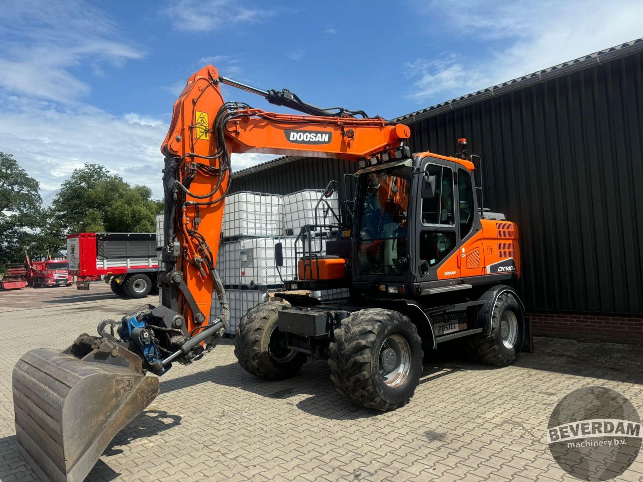 Komt binenn! Doosan DX140W