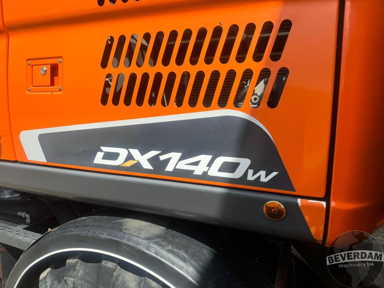 Komt binenn! Doosan DX140W
